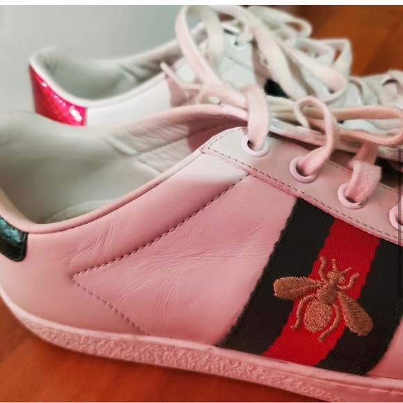 Men’s size 6 Gucci Ace sneakers. These will fit a woman’s size 7 . - Picture 9 of 9